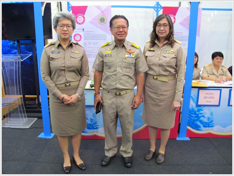 ﻿กรมบังคับคดีร่วมงานตลาดคลองผดุง “รวมใจภักดิ์ รักแม่ เที่ยงแท้ ยุติธรรม”